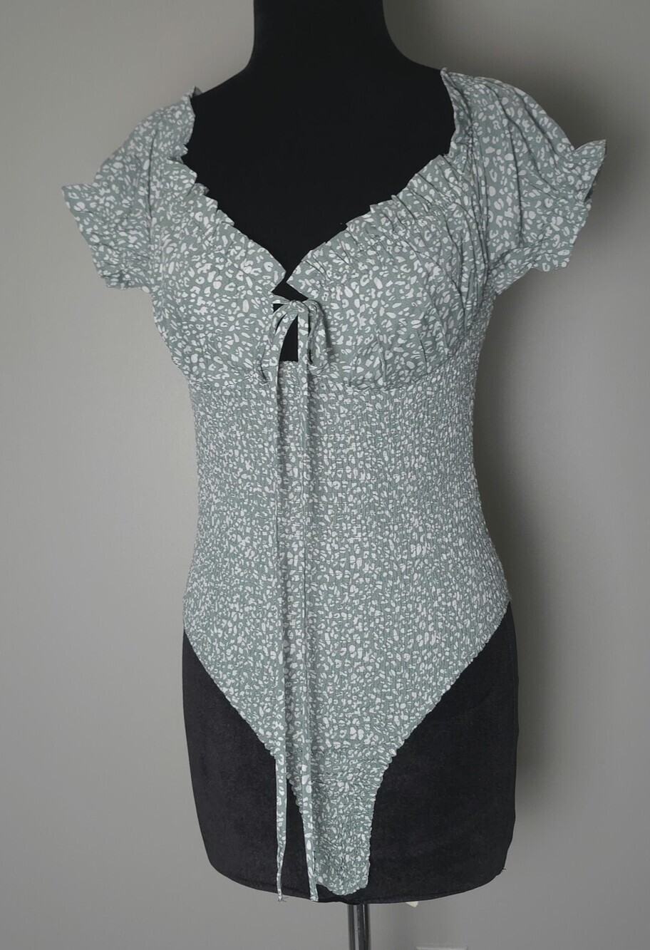 Hello Molly I Think Were Alone Now Sage Smocked Body Suit M,US6,AU10